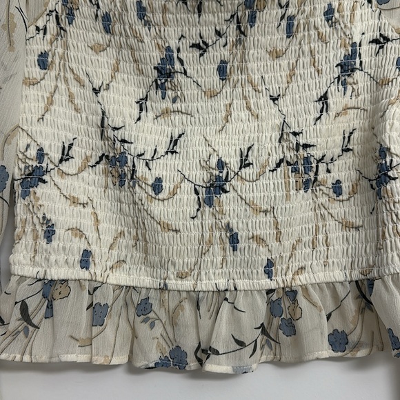 Floral Smocked top - Picture 3 of 7